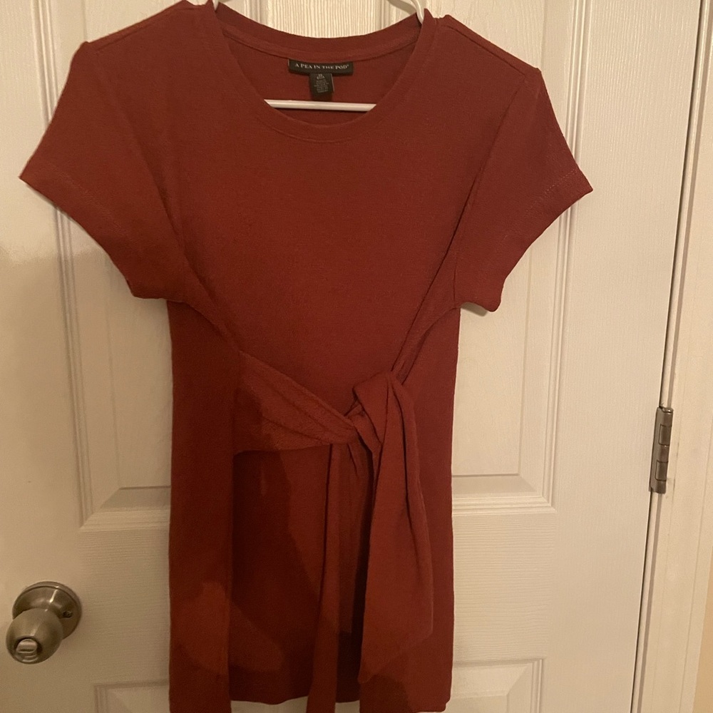 Beautiful maternity fall top!